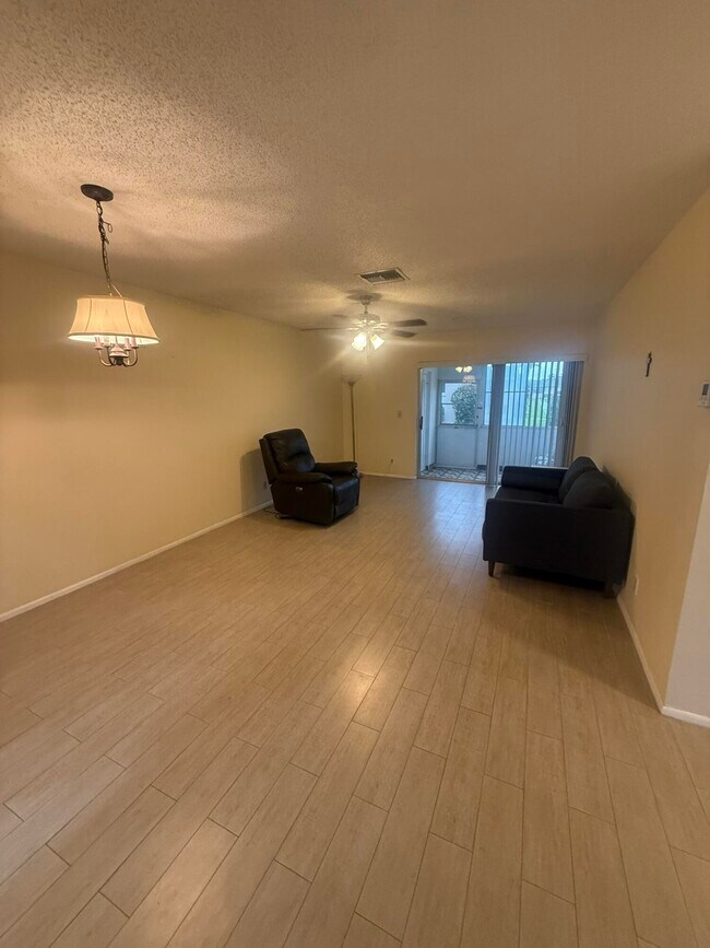 Foto del edificio - 2509 Dudley Dr W