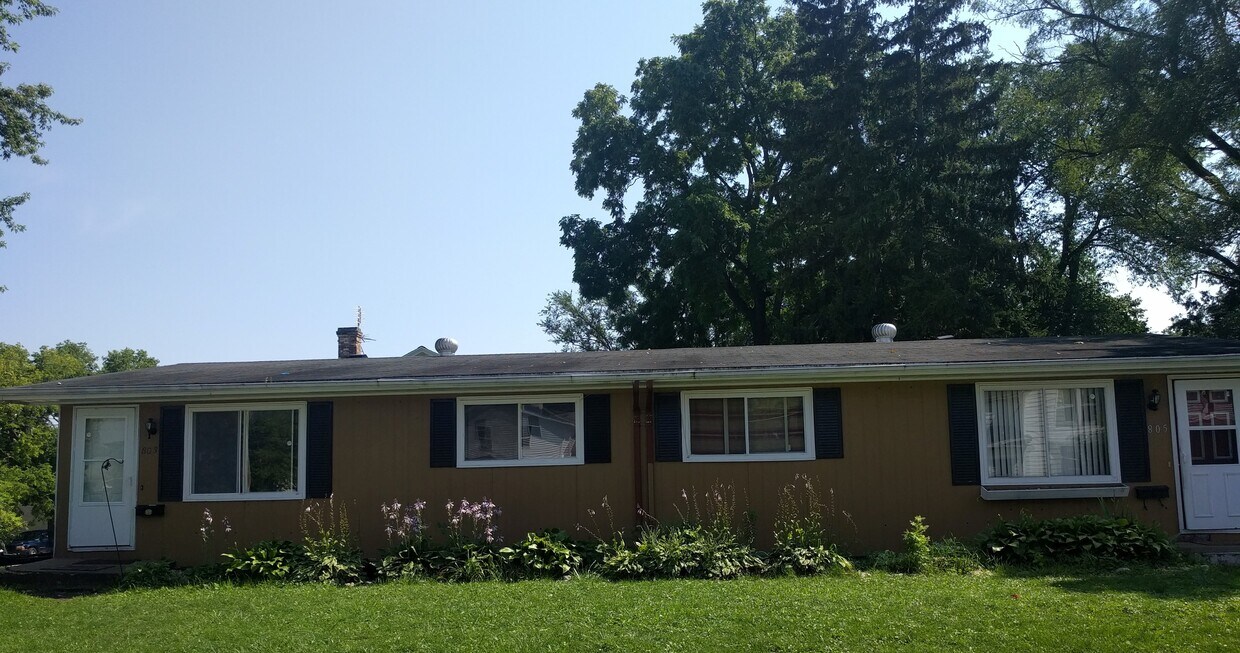 803 W Van Buren St, Janesville, WI 53548 Townhome Rentals in