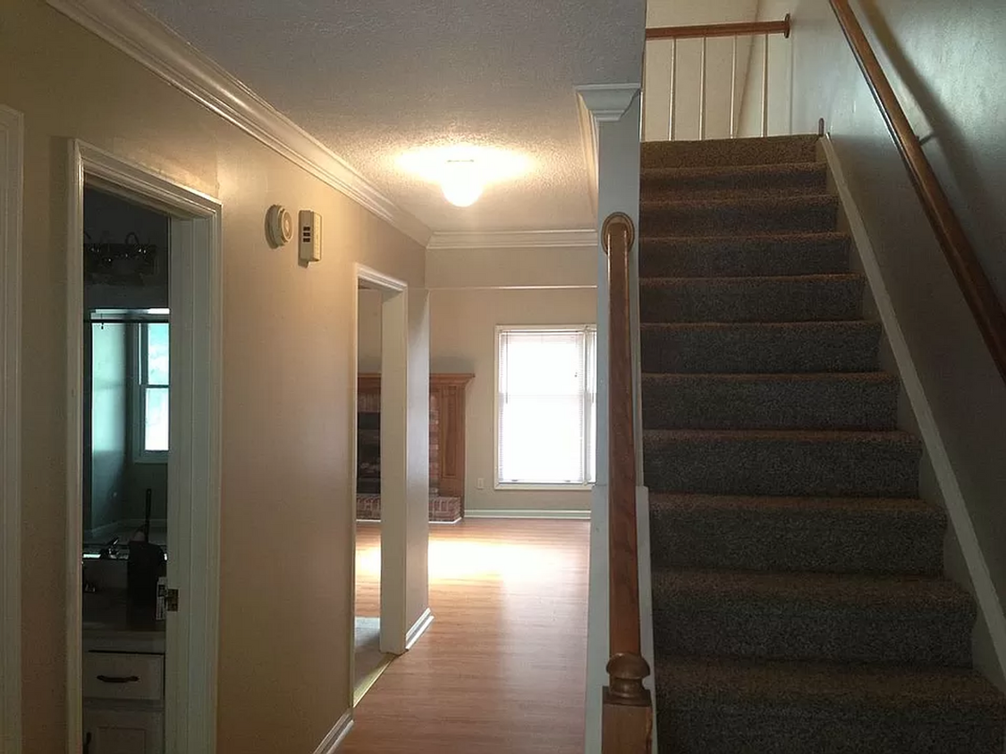 Foto principal - 3 bed 2 bath Townhome!