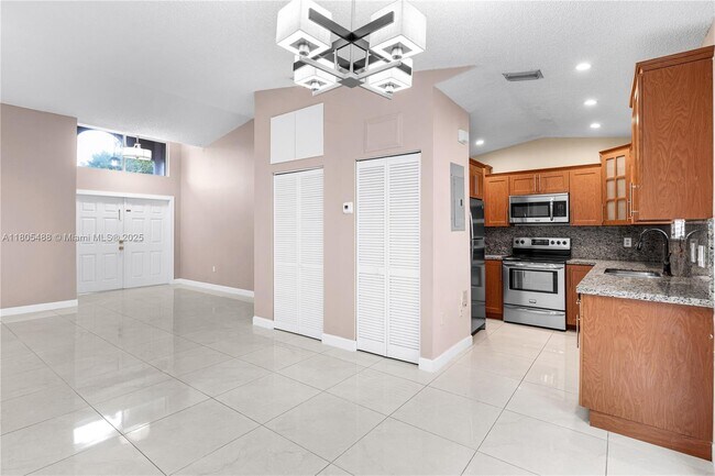 Foto del edificio - 8433 NW 189th St