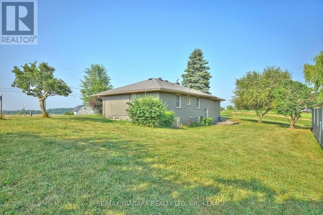 Building Photo - 298 Ridge Rd W
