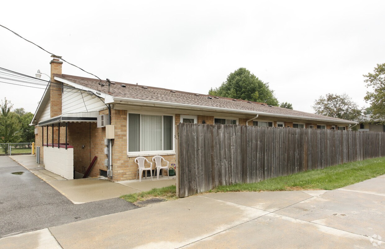 Building Photo - Garden City Apartments