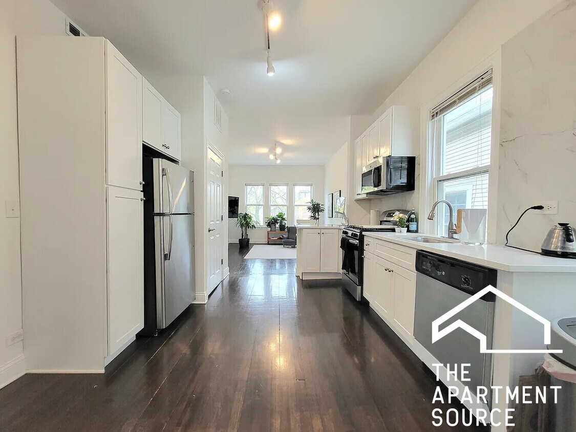 Foto principal - 2642 N Marshfield Ave