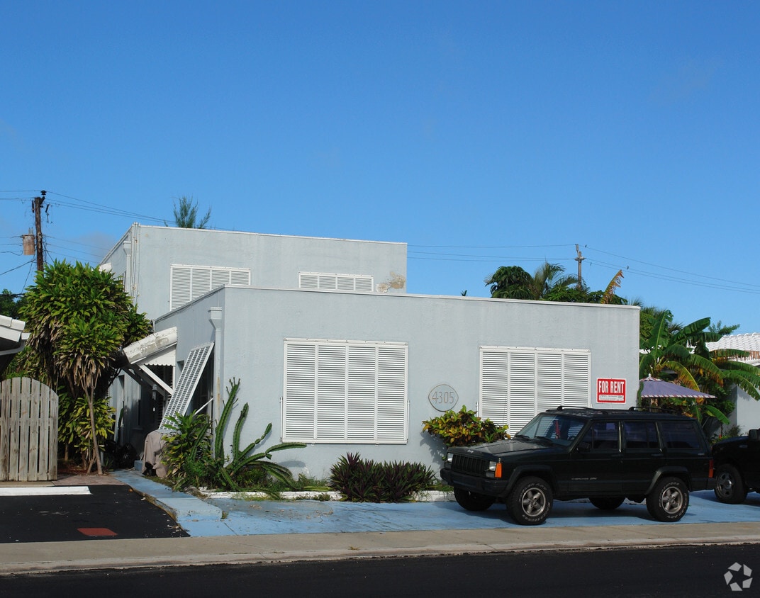 Building Photo - 4305 Bougainvilla Dr