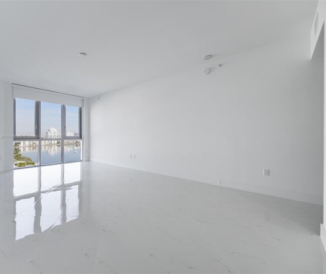 Building Photo - 17111 Biscayne Blvd