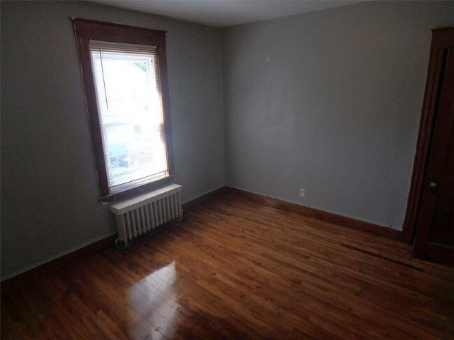 Building Photo - 143 Bartlett St - 2