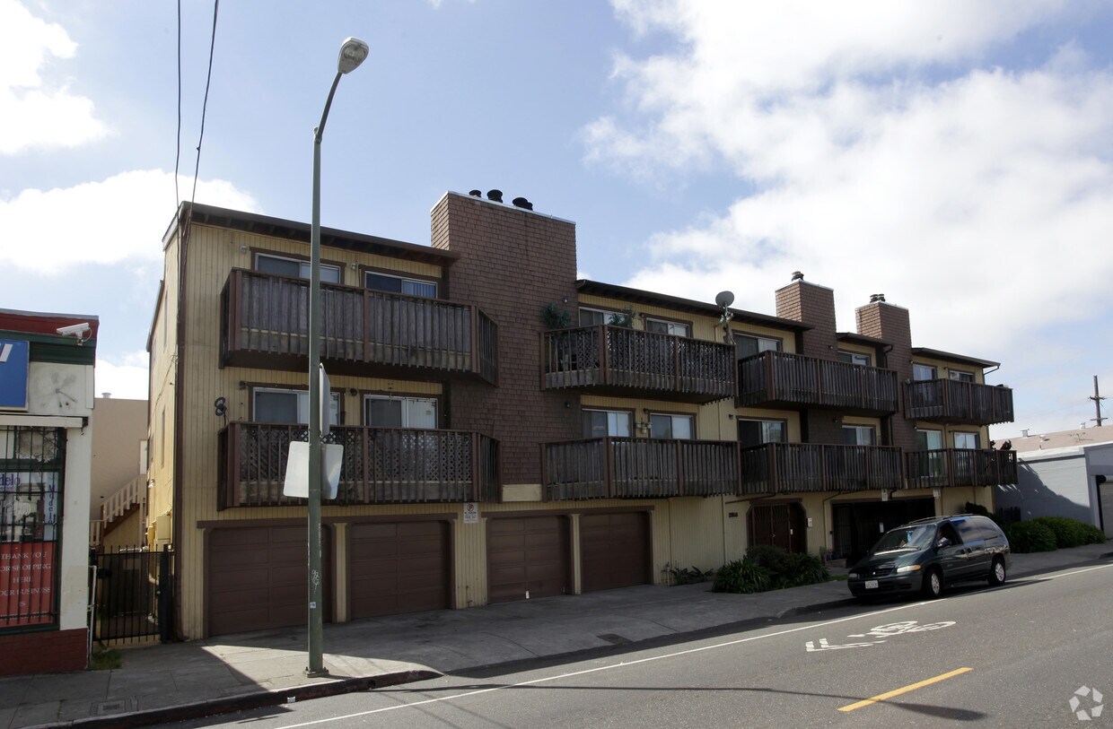 Primary Photo - 2868 38th Ave