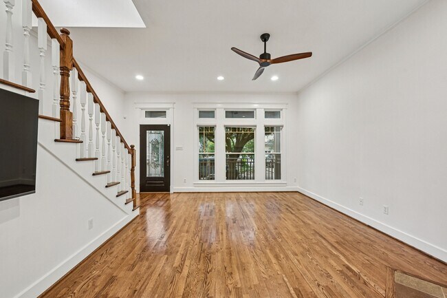 Building Photo - 1537 Alexander St