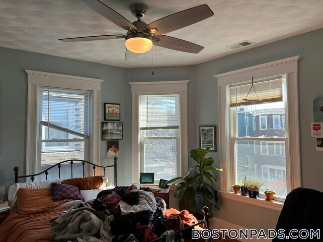 Building Photo - 305 Highland Ave