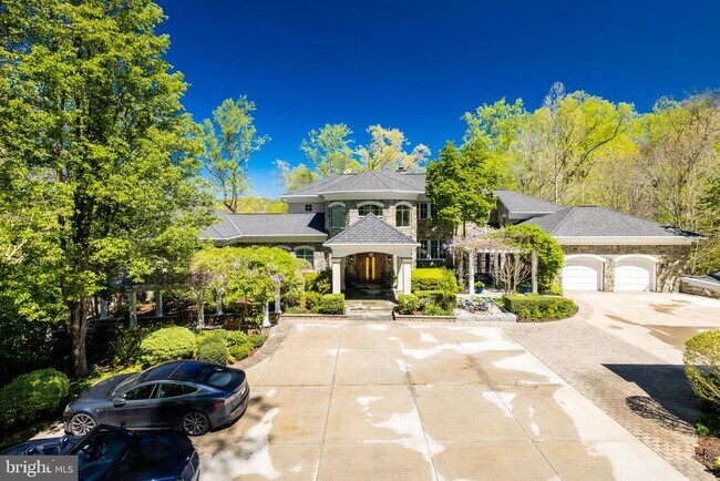 Building Photo - 658 Live Oak Dr
