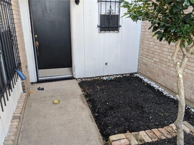 Building Photo - 3808 Plainsman Ln