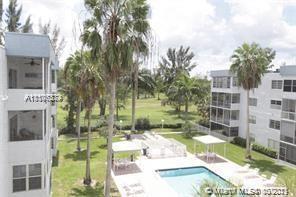 Foto del edificio - 3000 Sunrise Lakes Dr E