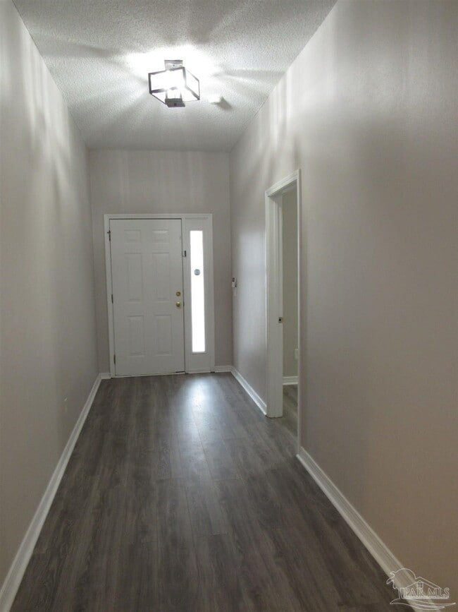 Building Photo - 608 Saleta St