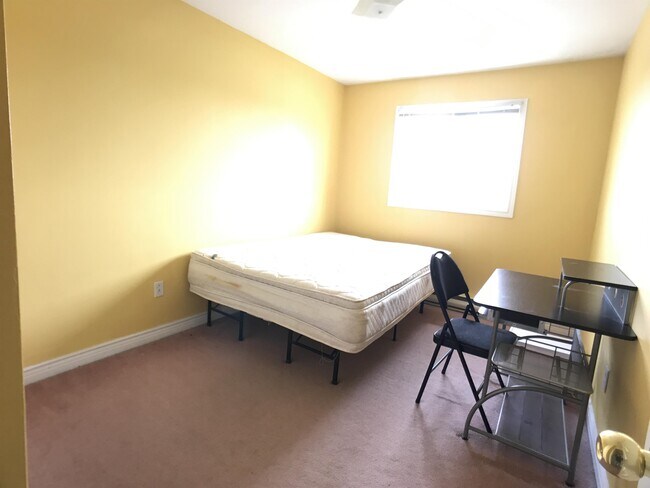 Photo du bâtiment - 24 Edgecombe Dr