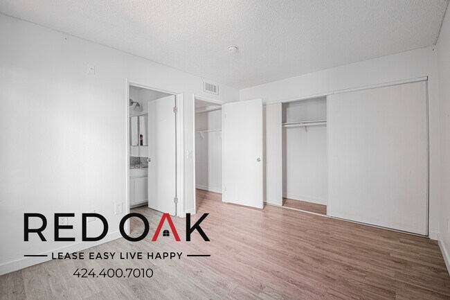 Foto del edificio - 11817 Victory Blvd