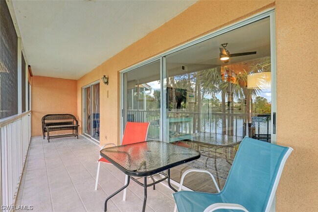 Foto del edificio - 2348 Hidden Lake Dr