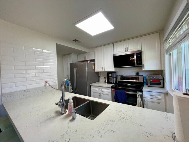 Building Photo - Very nice updated 3 Bedroom 1.5 bath Home