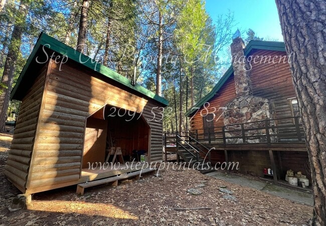 Building Photo - Rustic Retreat: Charming 1-Bedroom Log Cab...