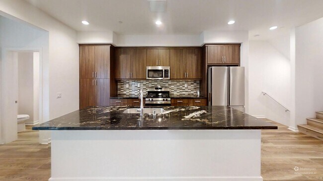 Foto del edificio - Modern Tri-Level Townhome Near Disneyland with Rooftop Patio