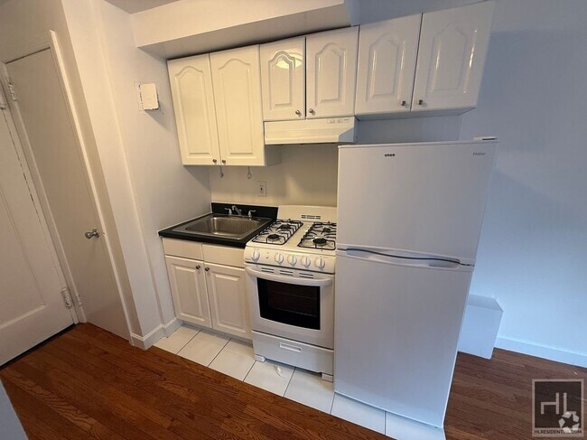 Building Photo - East 61 Street