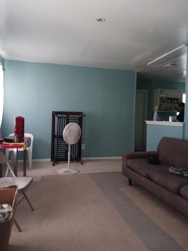 Building Photo - 375 Dorie St