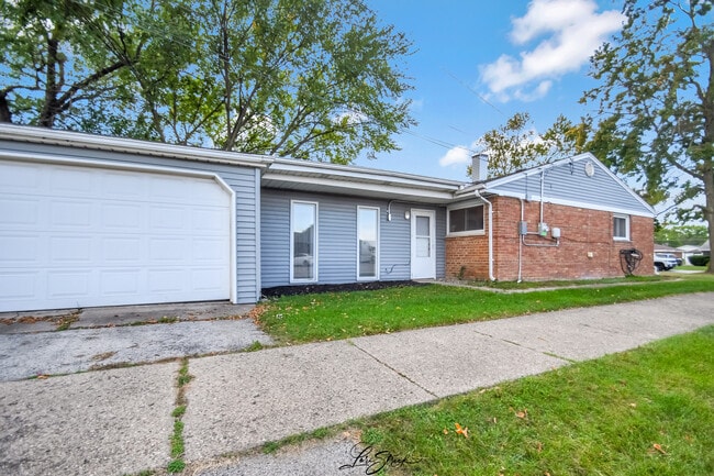 Foto del edificio - 17103 Burnham Ave