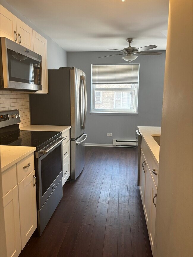 Foto del edificio - 5920 N Kenmore Ave
