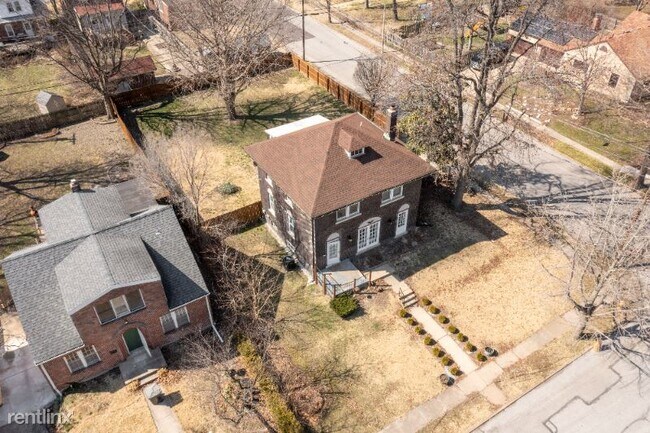 Building Photo - 3 br, 3 bath House - 1255 Waldron Ave