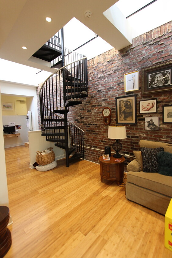 Living Room - 139 7th St (Pittsburgh, PA)