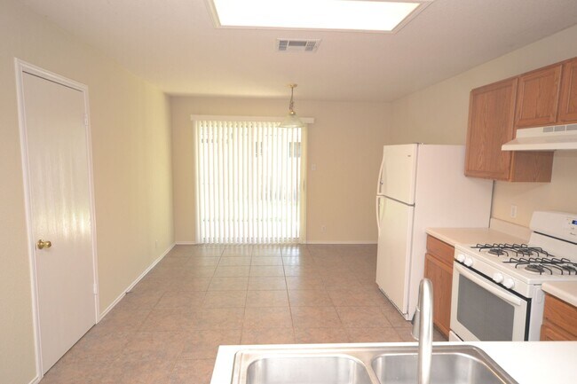 Foto del edificio - 3 Bedroom 2 Bath in Horizon Park
