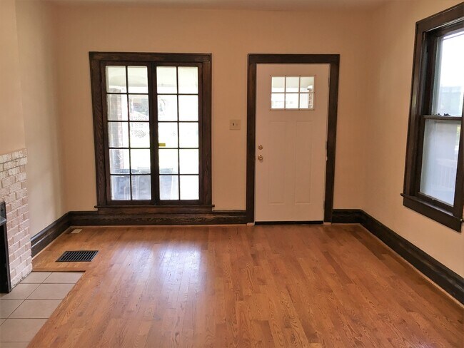 Building Photo - 431 Tompkins