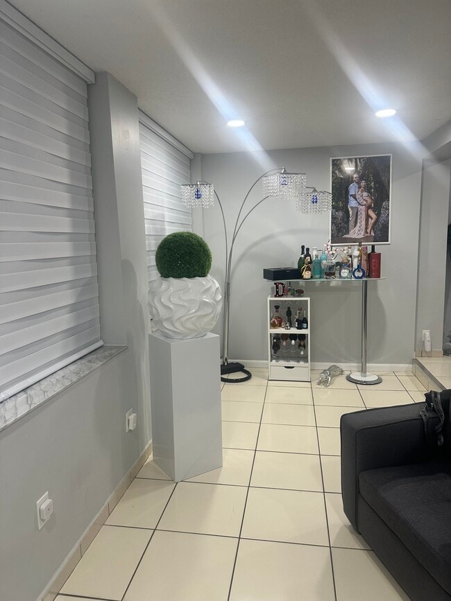 Foto del edificio - 5015 E 1st Ct