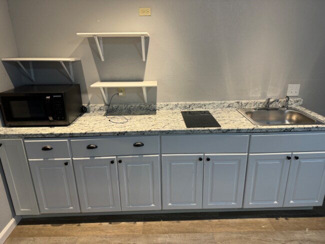 Building Photo - 205 13th