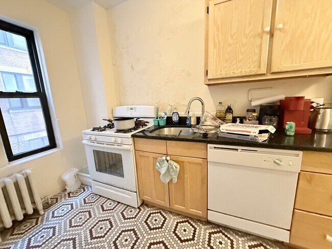 Foto del edificio - $5800 - Kenmore/Fenway 3-Bedroom Apartment – Renovated
