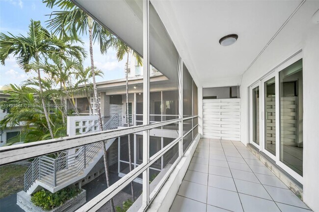 Foto del edificio - 9200 E Bay Harbor Dr