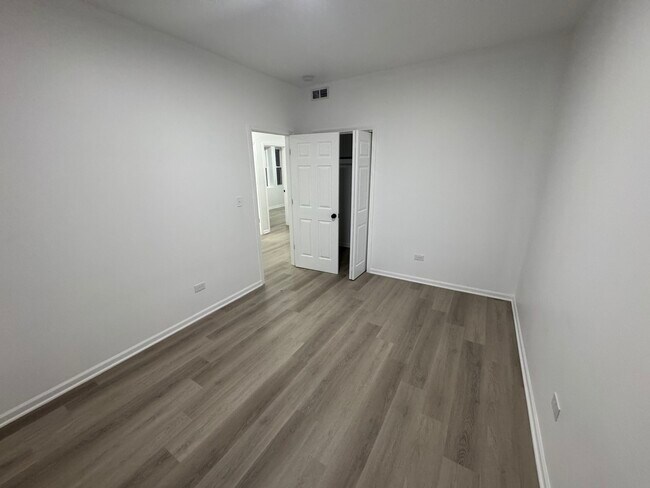 Foto del edificio - 8044 S Maryland Ave