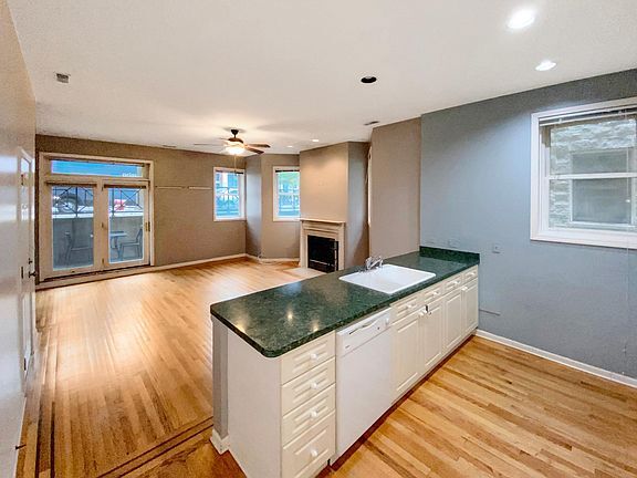 Foto del edificio - 4108 N Kenmore Ave
