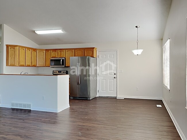 Building Photo - 1420 Pebblecreek Dr S