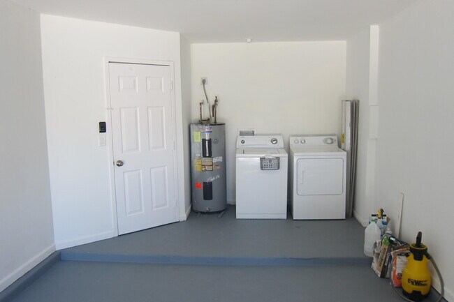 Building Photo - 1517 Woodbridge Lakes Cir