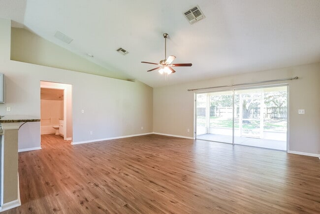 Building Photo - 2233 Lake Pointe Cir