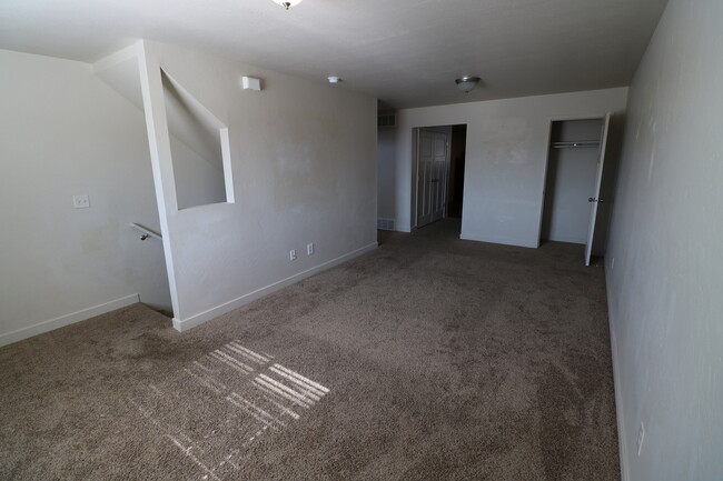 Building Photo - Beautiful 3 bed 2.5 bath townhome in Vineyard