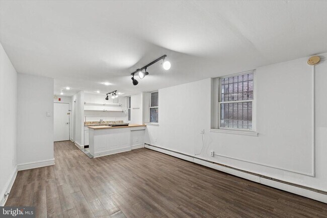 Foto del edificio - 240 S 13th St