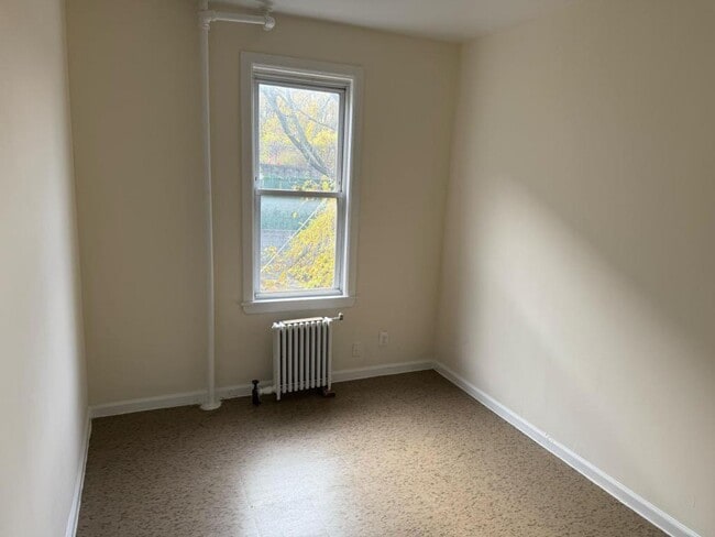 Foto del edificio - 25 Van Cortlandt Park Ave