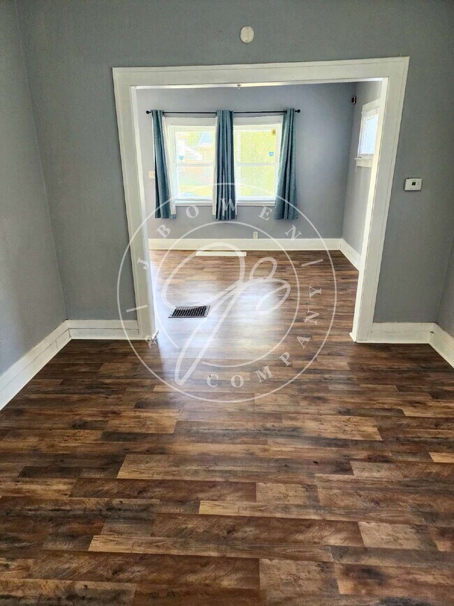 Foto del edificio - Spacious 3 bed with bonus room and shower ...