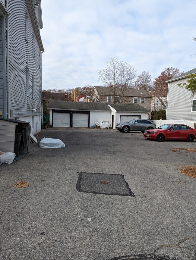 Building Photo - 144 Rockwell St