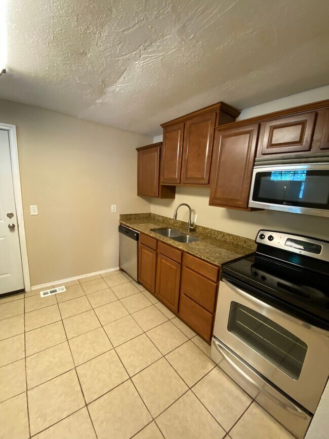 Building Photo - 2 BR / 2 BA Single Family Home - Walk to FSU