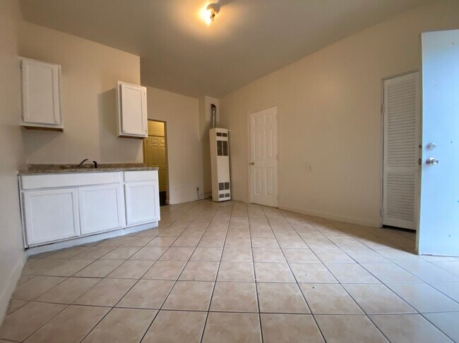 Building Photo - 4841 S Loomis Blvd