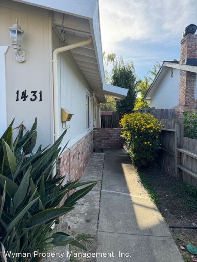 Building Photo - 3 br, 2 bath House - 1431 El Capitan Way