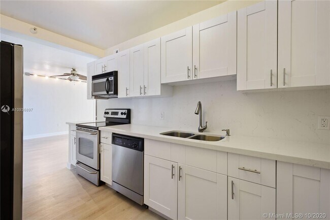 Building Photo - 401 BLU OF NORTH BEACH CONDO