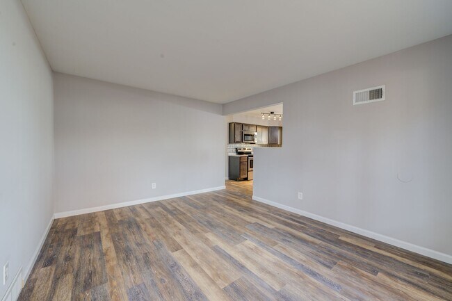 Foto del edificio - Pet Friendly, Single Family Renovated Home in Fox School District